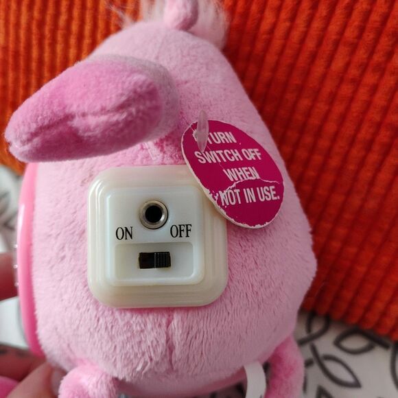 Pink iPals Pig Speaker System by Commonwealth - iPhone, Android, CD, MP3 - Picture 3 of 5